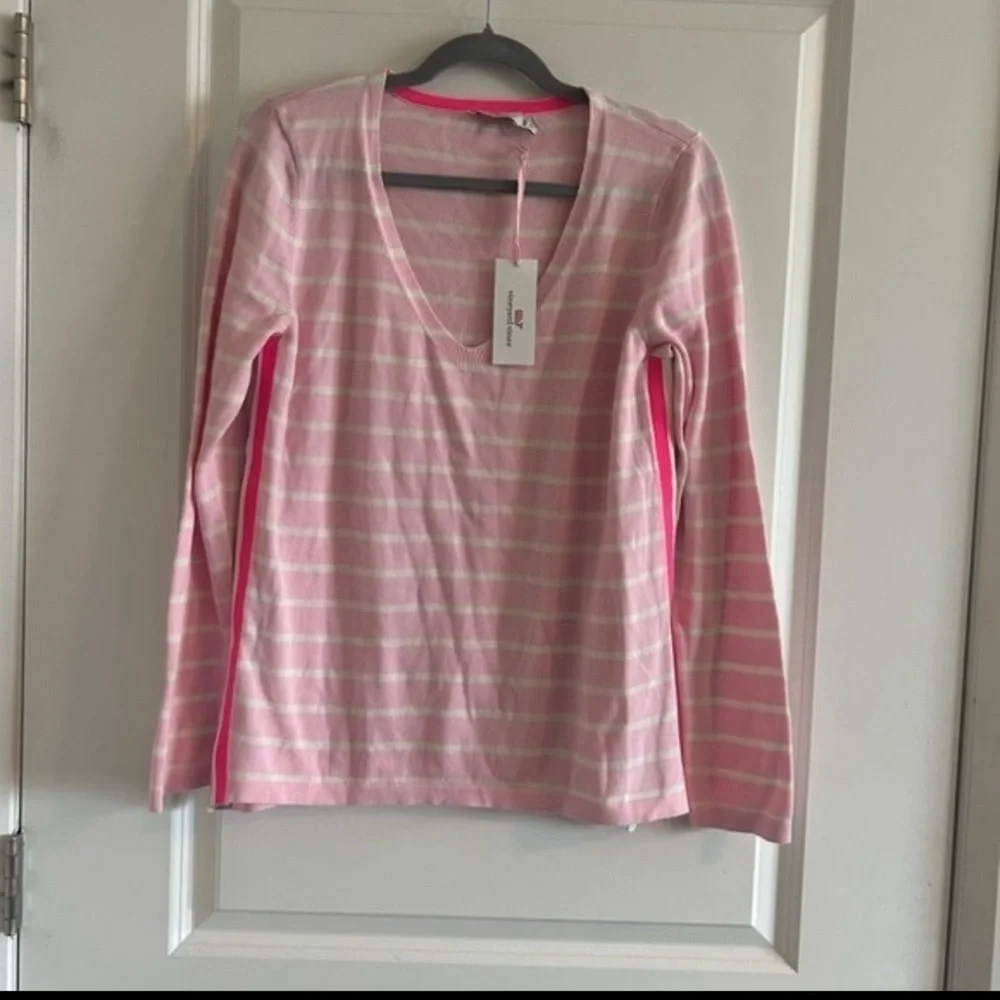 NWT Vineyard Vines Pink and White V-Neck Stripe Sweater Size Medium